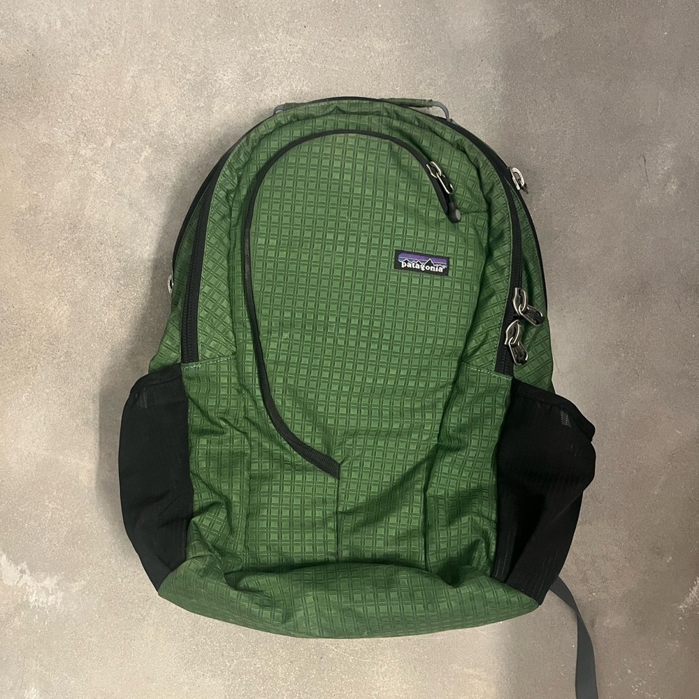 Patagonia Forest Green and Black Backpack 30L